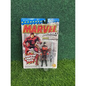 Marvel Super Heroes DAREDEVIL Exploding Grapple Hook Toy Biz 1990s Action Figure